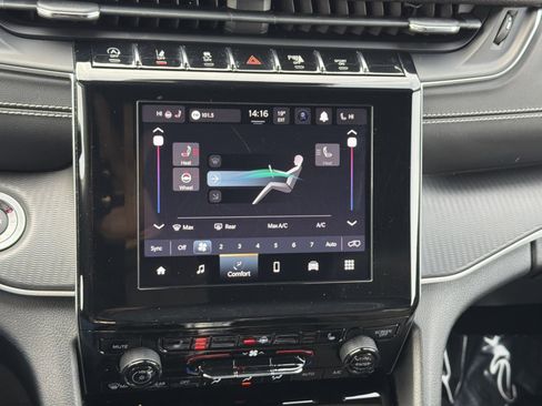 Used 2023 Jeep Grand Cherokee Altitude image 20