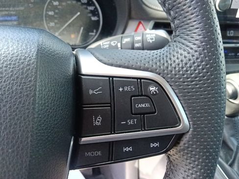 Used 2024 Toyota Sienna Limited FWD image 20