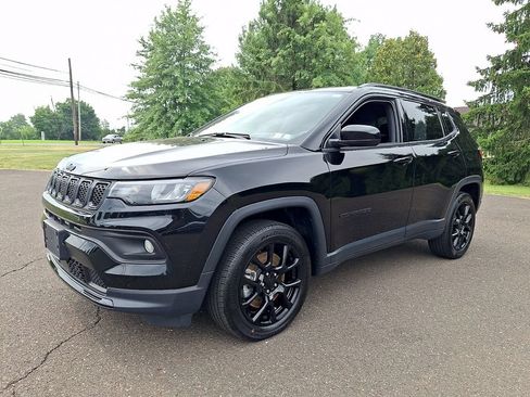 Used 2023 Jeep Compass Latitude AWD/4WD image 6