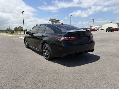 Used 2023 Toyota Camry SE FWD image 3