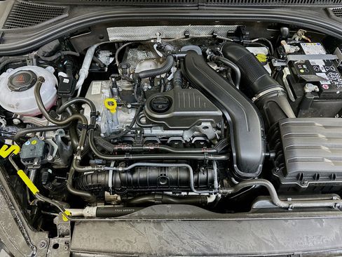 Used 2025 Volkswagen Jetta SE FWD image 34