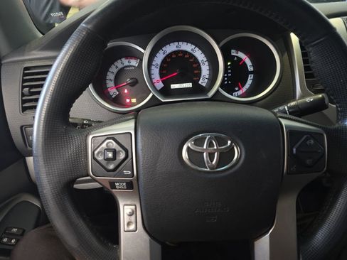 Used 2015 Toyota Tacoma PreRunner w/ TRD Off-Road Package RWD image 4