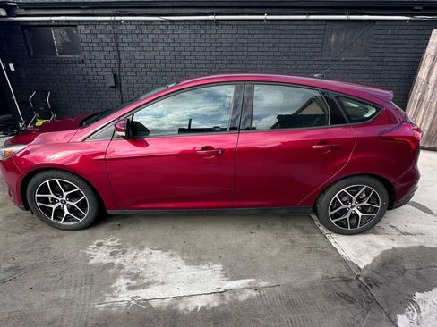Used 2017 Ford Focus SEL image 4
