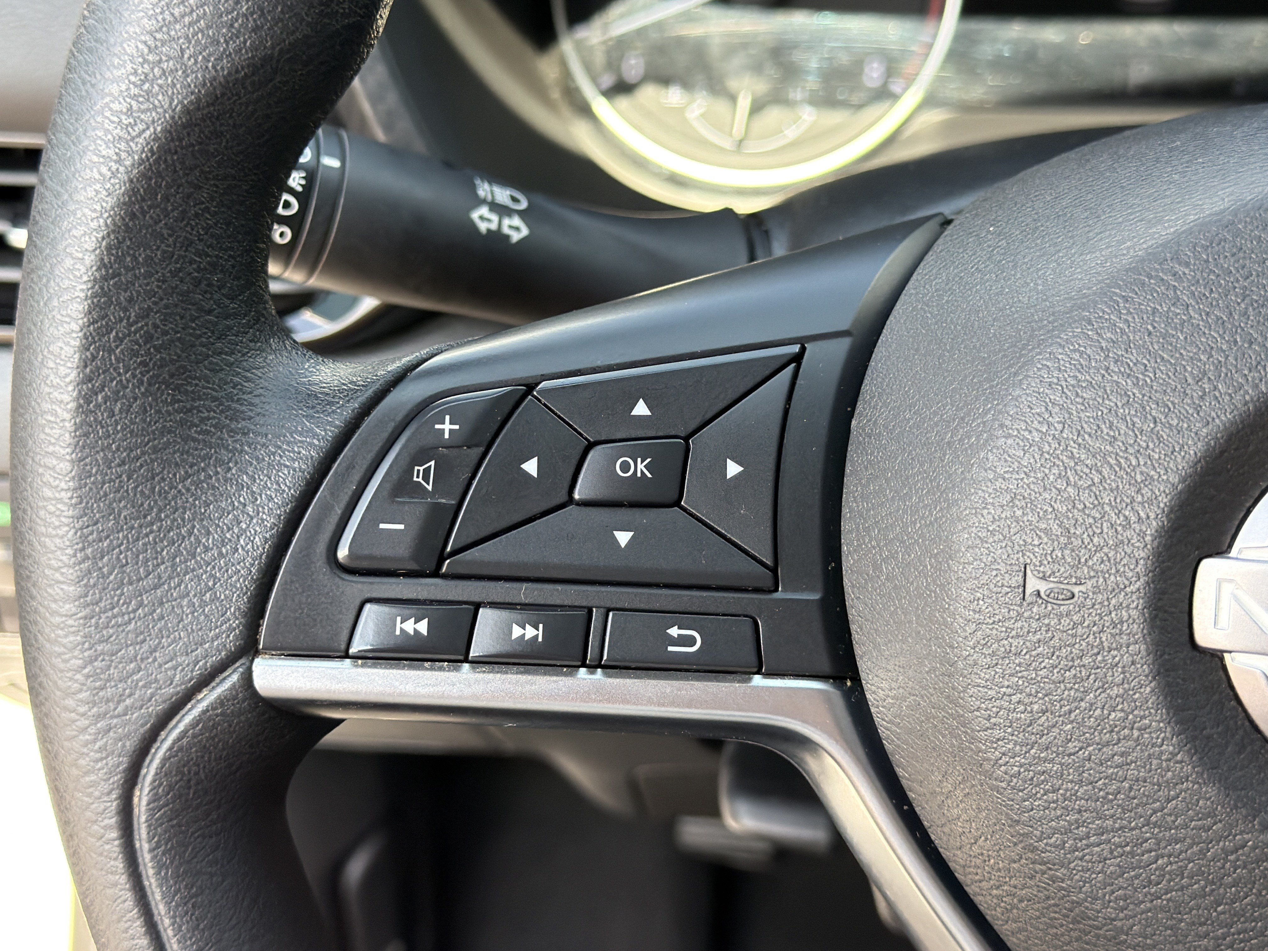 Used 2025 Nissan Sentra SV FWD image 29