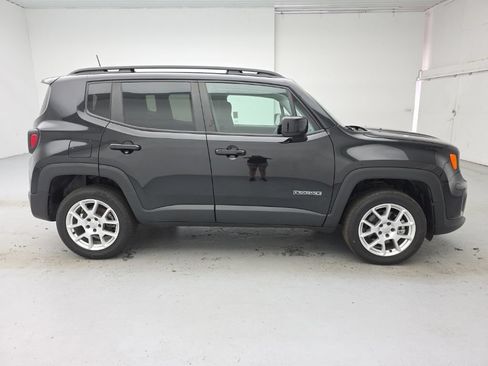 Used 2021 Jeep Renegade Latitude w/ Convenience Group AWD/4WD image 9
