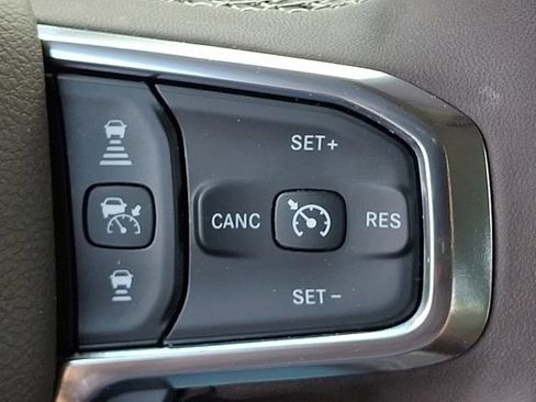 Used 2025 RAM 1500 Laramie AWD/4WD image 22