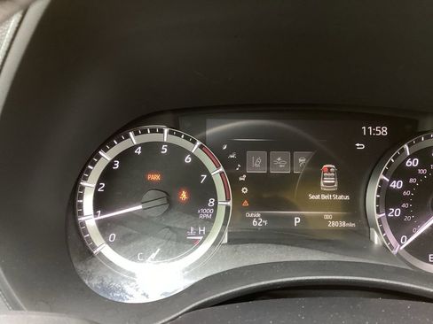 Used 2023 Toyota Highlander LE FWD image 11