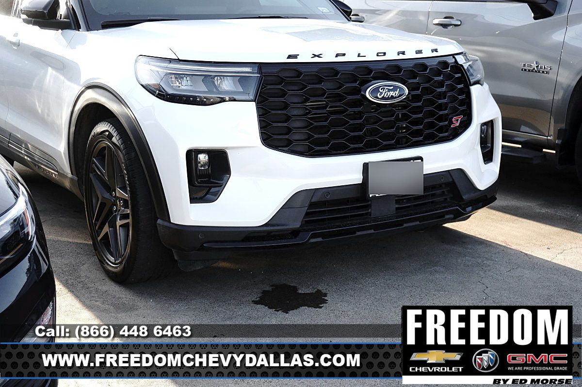 Used 2025 Ford Explorer ST AWD/4WD image 2