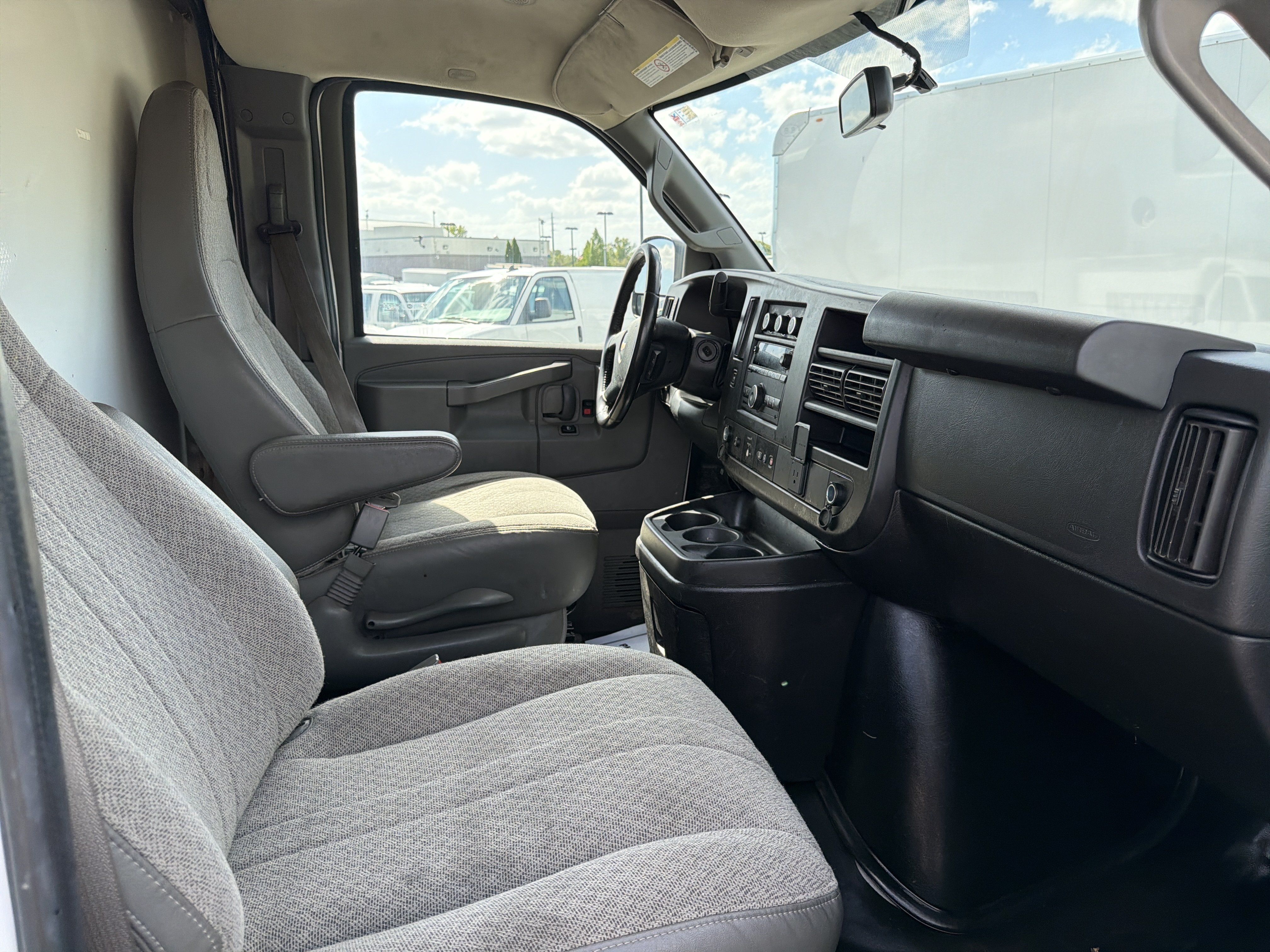 Used 2020 Chevrolet Express 3500 w/ Power Convenience Package RWD image 23