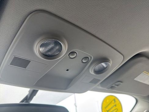 Used 2017 Chevrolet Traverse LT image 17