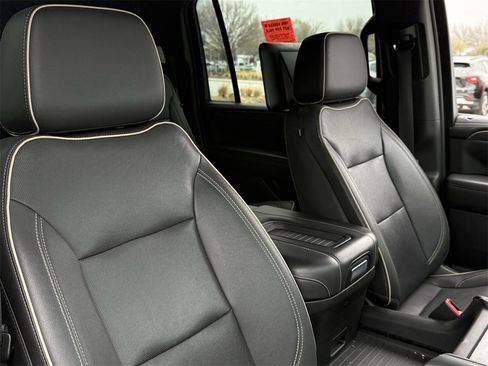 Used 2022 GMC Yukon XL SLT w/ SLT Premium Package image 25