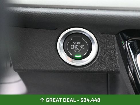Used 2024 Chevrolet Traverse LT AWD/4WD image 40