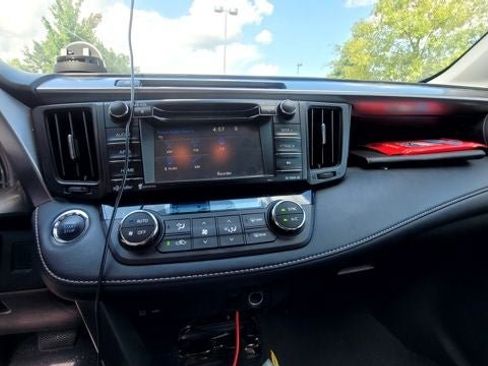 Used 2018 Toyota RAV4 XLE FWD image 9