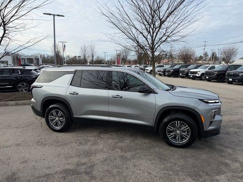 Used 2025 Chevrolet Traverse LT w/ LPO, Floor Liner Package image 4
