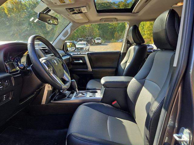 Used 2018 Toyota 4Runner SR5 Premium AWD/4WD image 2