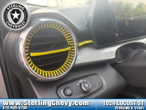 Used 2025 Chevrolet Trax LT FWD image 20