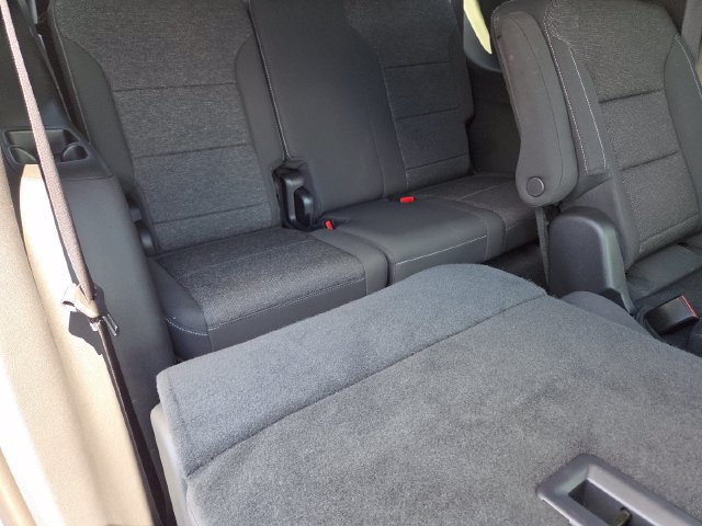 Used 2025 Chevrolet Traverse LT w/ LPO, Floor Liner Package FWD image 22