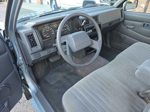 Used 1993 Nissan Pickup 2WD Regular Cab image 15