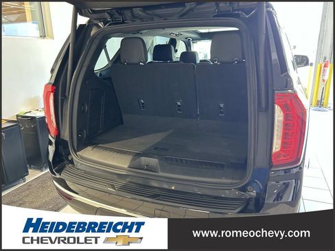 Used 2023 GMC Yukon SLT w/ SLT Premium Package AWD/4WD image 16