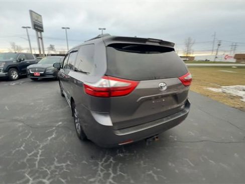 Used 2020 Toyota Sienna XLE Premium image 7
