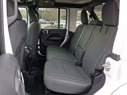 Used 2024 Jeep Wrangler Unlimited Sahara image 12