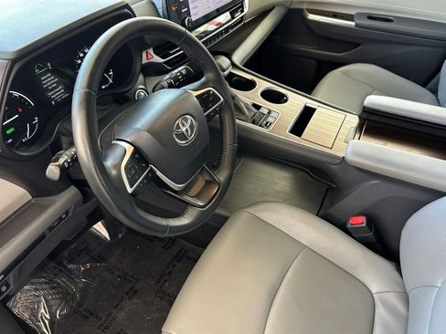 Used 2023 Toyota Sienna XLE FWD image 10