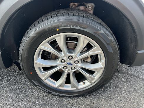 Used 2024 Ford Explorer Limited image 11