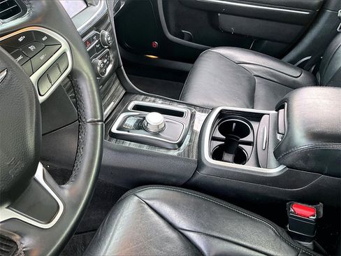 Used 2018 Chrysler 300 Touring L image 12