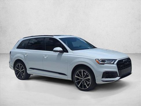 Used 2021 Audi Q7 3.0T Premium Plus w/ Premium Plus Package AWD/4WD image 3