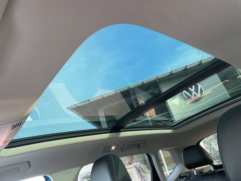 Certified 2023 Volkswagen Taos SE w/ Panoramic Sunroof Package image 12