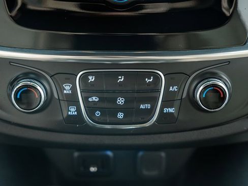 Used 2023 Chevrolet Traverse LS image 22