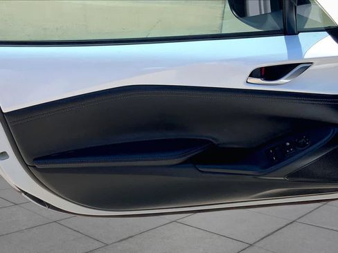 Used 2021 MAZDA MX-5 Miata Club RWD image 17