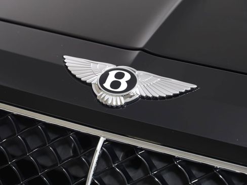Used 2019 Bentley Bentayga image 23