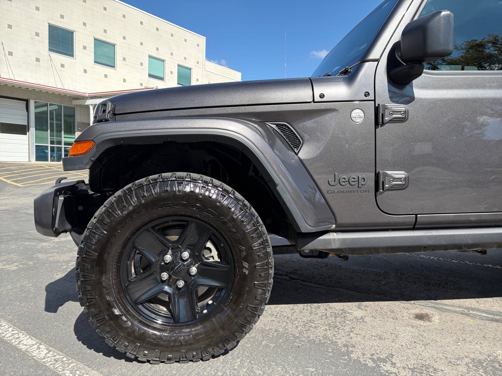 Used 2021 Jeep Gladiator Sport AWD/4WD image 9