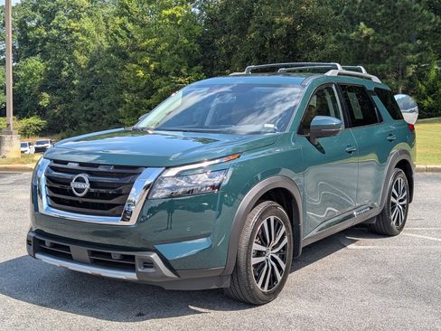 Used 2025 Nissan Pathfinder Platinum w/ Cargo Package FWD image 5