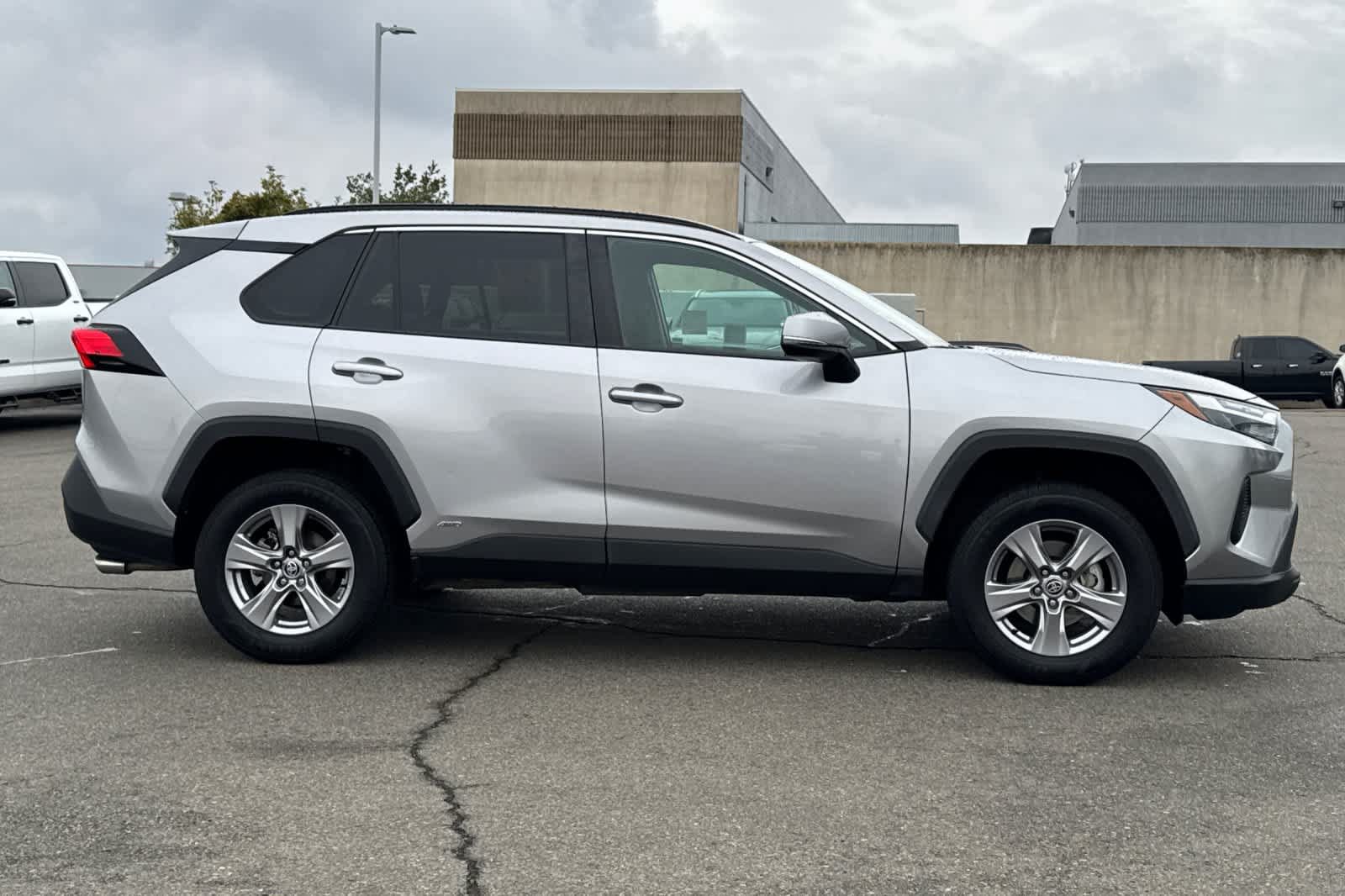 Used 2023 Toyota RAV4 XLE AWD/4WD image 6