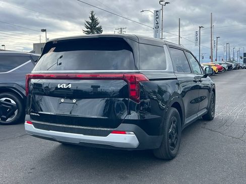Used 2025 Kia Carnival FWD image 7