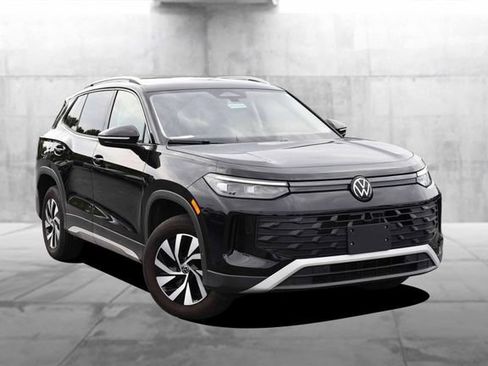 Used 2025 Volkswagen Tiguan S AWD/4WD image 2