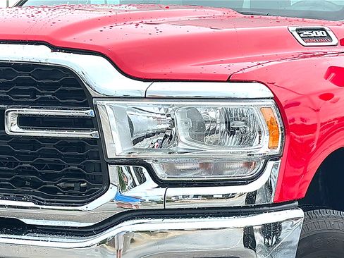 Used 2024 RAM 2500 Tradesman w/ Chrome Appearance Group AWD/4WD image 4