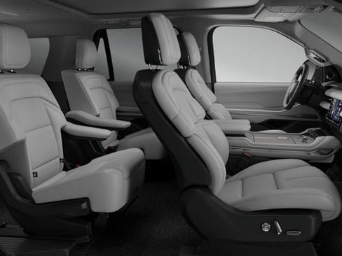 New 2026 Lincoln Navigator Reserve image 5