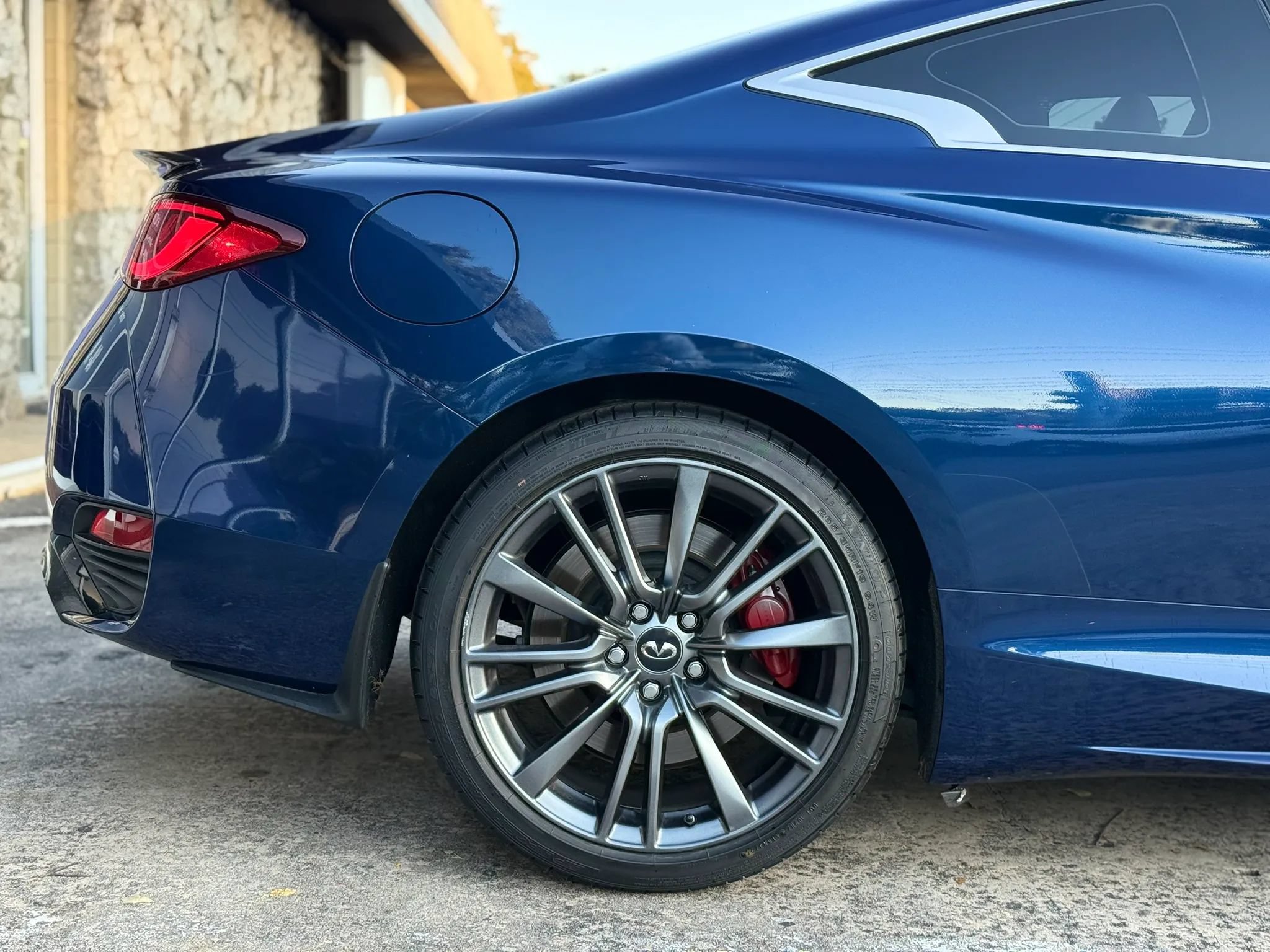 Used 2017 INFINITI Q60 Red Sport 400 RWD image 7