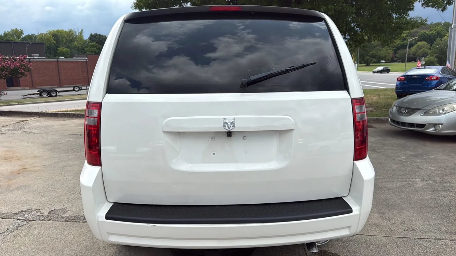 Used 2010 Dodge Grand Caravan SE w/ Climate Group FWD image 4