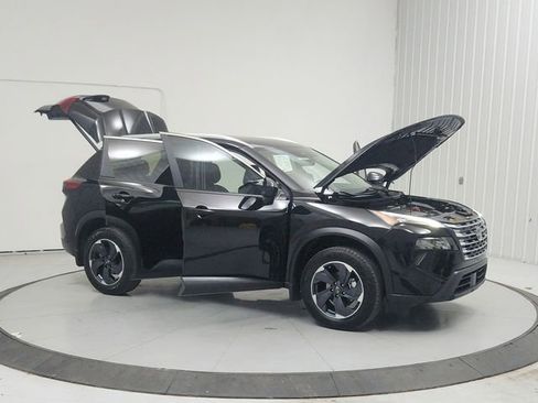 Used 2024 Nissan Rogue SV w/ SV Premium Package FWD image 9