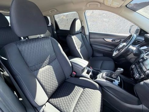 Used 2017 Nissan Rogue SV AWD/4WD image 30