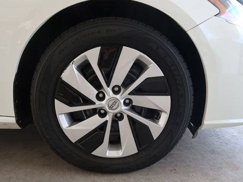 Used 2023 Nissan Altima 2.5 S FWD image 39