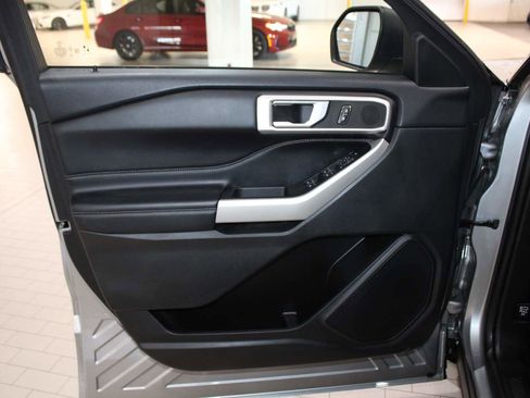 Used 2022 Ford Explorer XLT w/ Equipment Group 202A image 11