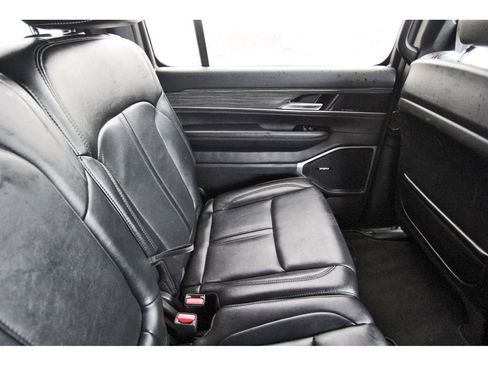 Used 2024 Jeep Wagoneer L Series III w/ Flexible Seating Group AWD/4WD image 11