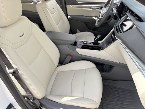 Certified 2024 Cadillac XT5 Premium Luxury FWD image 11