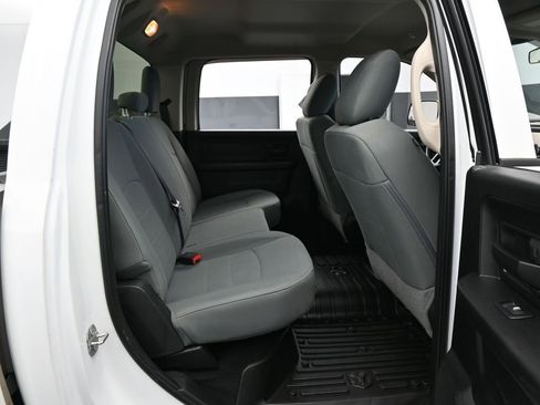 Used 2018 RAM 3500 Tradesman w/ Chrome Appearance Group image 32