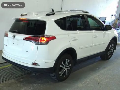 Used 2016 Toyota RAV4 LE FWD image 2